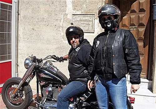 Carmen sau imbinarea intre pasiuni: gatit, arta si motociclete