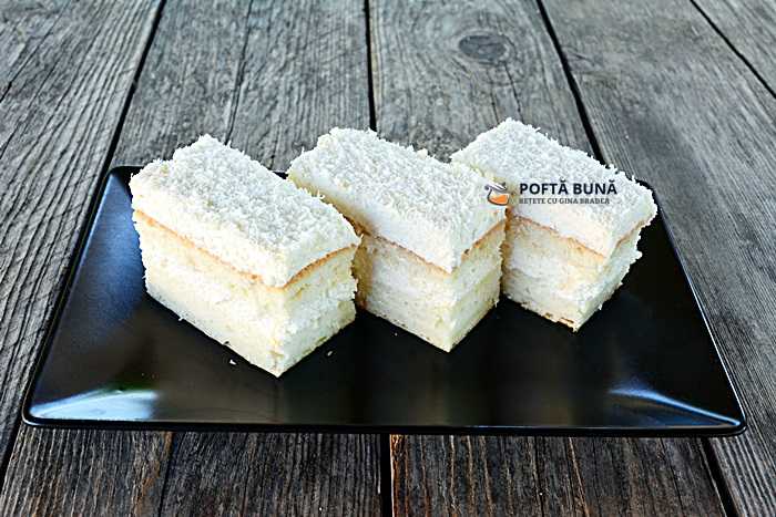 Prajitura Rafaello cu blat din albusuri si nuca de cocos