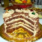Tort cu blat umed de cacao Tort cu blat umed de cacao, crema de mascarpone si cafea