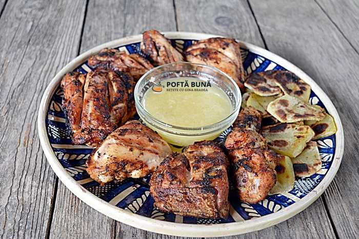 Pulpe de pui marinate, pe gratar, fragede si aromate Pulpe de pui marinate, pe gratar, fragede si aromate