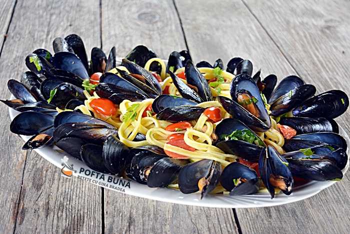 Paste cu midii-cozze, paste alla marinara, reteta clasica italiana Paste cu midii-cozze, paste alla marinara, reteta clasica italiana