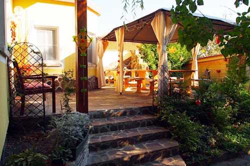 Lucian Asandi, un roman la Viena care te face sa te simti acasa.