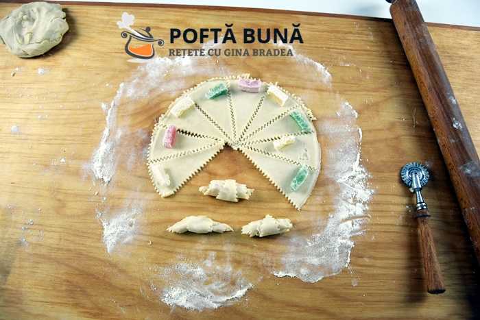 Cornulete foarte fragede, cu untura si smantana, reteta veche, ruseasca Cornulete foarte fragede, cu untura si smantana, reteta veche, ruseasca