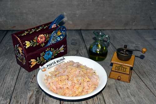 Salata de varza murata Salata de varza murata cu ulei, piper sau boia, reteta simpla