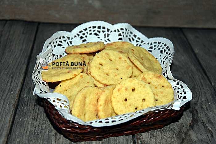Biscuiti aperitiv cu unt si branza Biscuiti aperitiv cu unt si branza