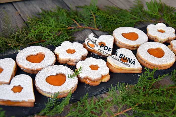 Fursecuri fragede cu gem, fursecuri lintzer cu unt si untura