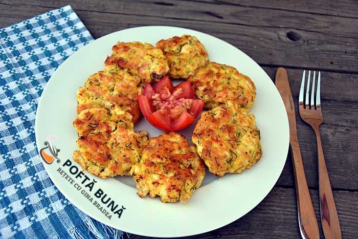 Parjoale din piept de pui cu parmezan sau cascaval