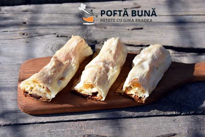 Placinta aperitiv cu branza telemea, salam si sunca Placinta aperitiv cu branza telemea, salam si sunca