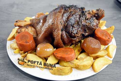 Ciolan de porc cu bere si legume la slowcooker