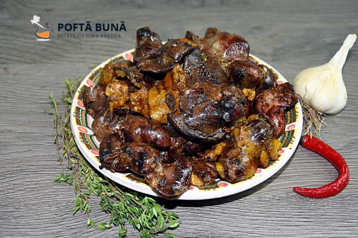 Ficatei, inimi si pipote de pasare la garnita, in untura Ficatei, inimi si pipote de pasare la garnita, in untura