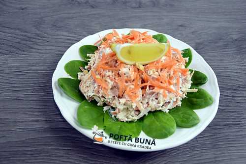 Salata de pui cu telina, morcov si iaurt, reteta rapida