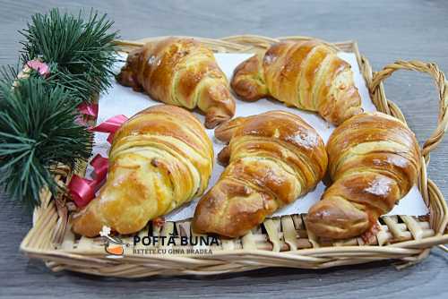 Cornuri aperitiv fragede si pufoase Cornuri aperitiv fragede si pufoase, croissante rapide cu branza