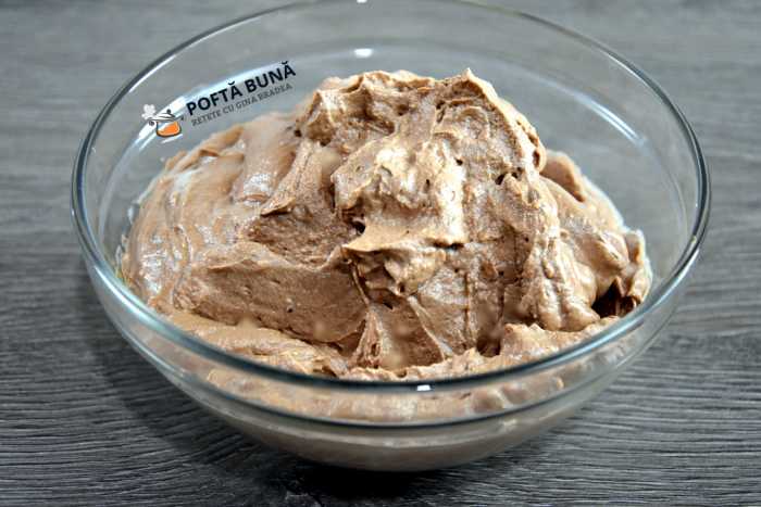 Crema de ciocolata cu frisca si mascarpone Crema de ciocolata cu frisca si mascarpone