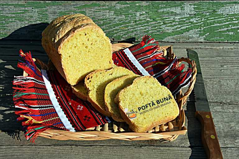 Paine pufoasa cu malai, reteta moldoveneasca traditionala