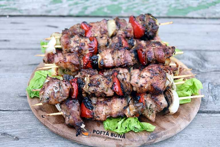 Cum se fac cele mai fragede frigarui din carne de porc?