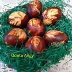 oua vopsite natural cu coji de ceapa 150x150 - Cum se vopsesc ouale natural cu coji de ceapa si sfecla
