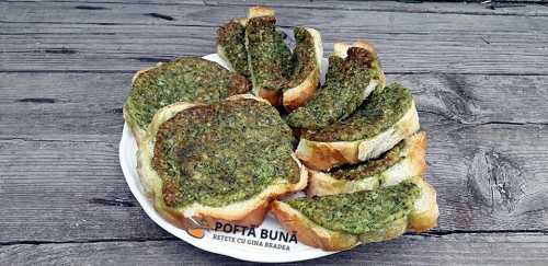 Paine cu usturoi si parmezan, o gustare rapida, mai buna decat chipsurile