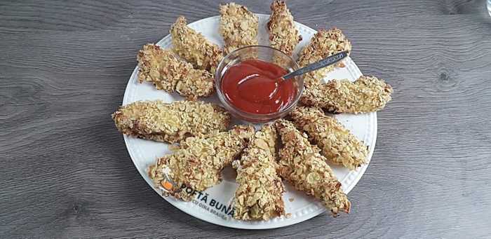 Piept de pui crispy, snitele de pui in crusta crocanta de porumb Piept de pui crispy, snitele de pui in crusta crocanta de porumb