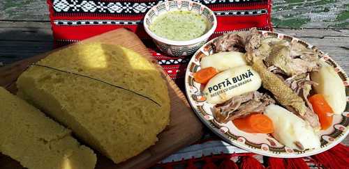 Rasol din carne de pasare cu mamaliga si mujdei, reteta traditionala