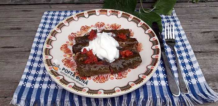 Sarmale dietetice din piept de pui in frunza de tei, acrite cu corcoduse