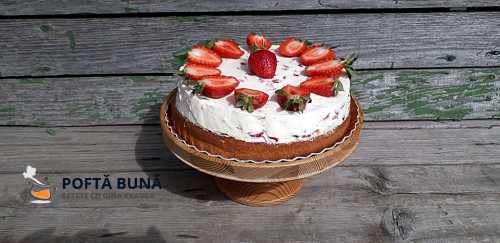 Tort Ella cu mascarpone, frisca si capsuni Tort Ella cu mascarpone, frisca si capsuni