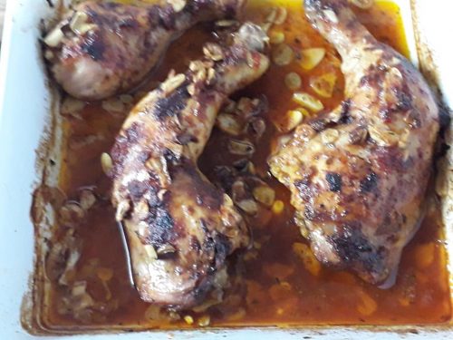 Pulpe de pui la cuptor, in sos de rosii cu usturoi Pulpe de pui la cuptor cu sos de rosii si usturoi 3 500x375 - Pulpe de pui la cuptor, in sos de rosii cu usturoi