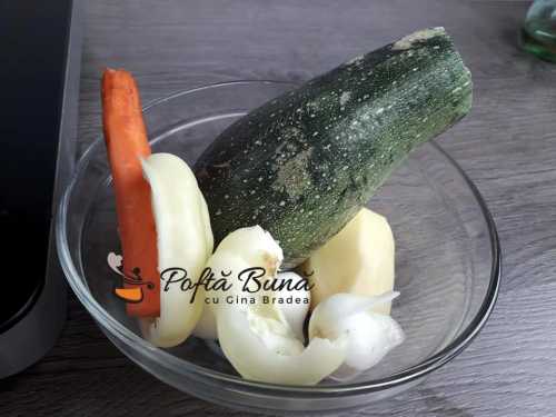 Supa crema de dovlecei cu legume, reteta de post sau de dulce Supa crema din dovlecei cu legume de post sau de dulce 3 500x375 - Supa crema de dovlecei cu legume, reteta de post sau de dulce