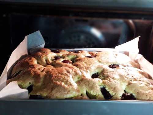 Prajitura cu prune, reteta simpla, clasica Prajitura pufoasa cu prune reteta simpla clasica 4 500x375 - Prajitura cu prune, reteta simpla, clasica