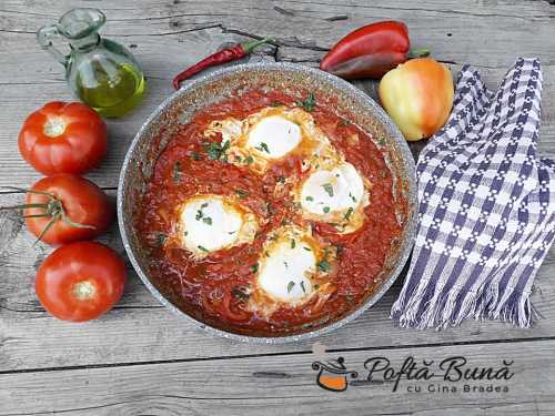 Shakshuka, reteta de oua cu rosii si ardei pentru micul dejun Shakshuka, reteta de oua cu rosii si ardei pentru micul dejun