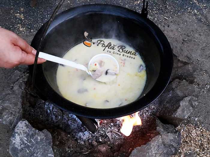 Storceag, ciorba pescareasca de la Sfantu Gheorghe, cu sturion si somn Storceag, ciorba pescareasca de la Sfantu Gheorghe, cu sturion si somn
