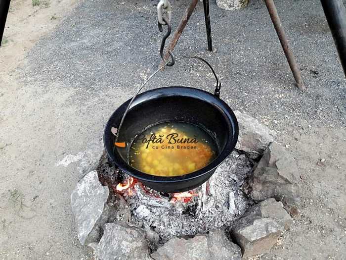 Storceag, ciorba pescareasca de la Sfantu Gheorghe, cu sturion si somn Storceag, ciorba pescareasca de la Sfantu Gheorghe, cu sturion si somn