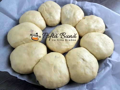 Bucte buhteln cu gen si nuca gogosi cornuri pufoase la cuptor 2 500x375 - Bucte cu gem - buhteln, cornuri sau gogosi pufoase, la cuptor