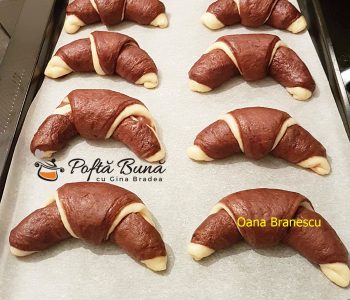 Cornuri bicolore insiropate, pufoase, reteta de cornuri in 2 culori Cornuri bicolore insiropate, pufoase, reteta de cornuri in 2 culori