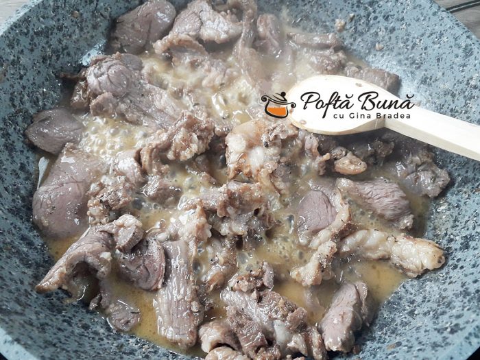 Pastrama de oaie la tigaie