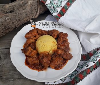 Tochitura dobrogeana, bucovineana sau tochitura de porc cu ceapa Tochitura dobrogeana, bucovineana sau tochitura de porc cu ceapa