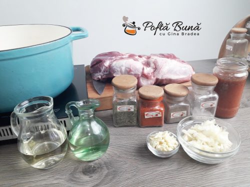 Tochitura dobrogeana, bucovineana sau tochitura de porc cu ceapa Tochitura dobrogeana, bucovineana sau tochitura de porc cu ceapa