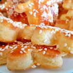 biscuiti fragezi cu unt branza si seminte de susan 5 150x150 - Biscuiti fragezi cu unt, branza si seminte de susan