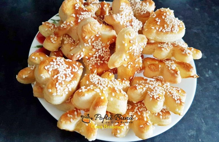 Biscuiti fragezi cu unt, branza si seminte de susan