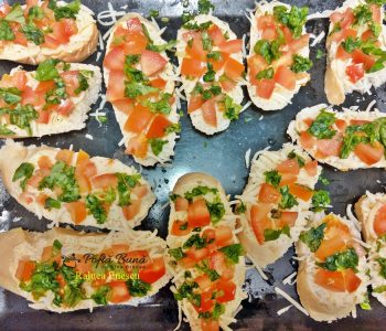 Bruschette cu rosii, usturoi, mozzarella si busuioc Bruschette cu rosii, usturoi, mozzarella si busuioc