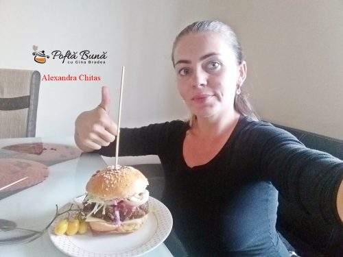 burger de casa reteta simpla rapida 5 500x375 - Burger cu friptura de porc, legume si chifle de casa