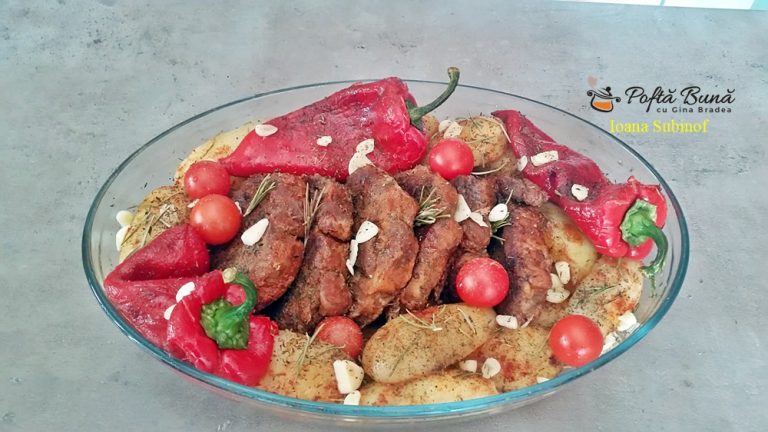 Ceafa de porc la cuptor, cu cartofi si rozmarin, reteta veche