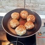 chiftele in sos de ardei reteta simpla pas cu pas2 150x150 - Chiftele la cuptor in sos de ardei cu garnitura de cartofi natur sau piure