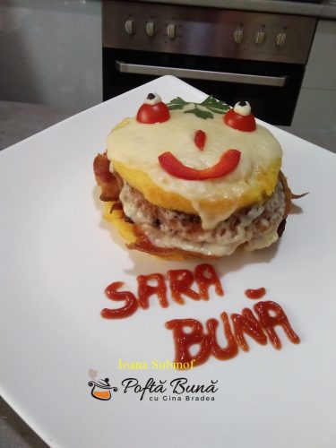 Hamburger romanesc cu afumatura si carnati de casa