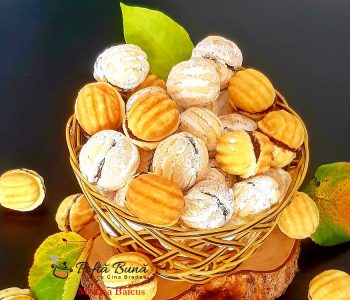 Nuci fragede cu unt umplute cu crema de ciocolata