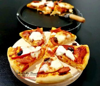 Pizza de casa, moale si pufoasa, reteta rapida Pizza de casa, moale si pufoasa, reteta rapida