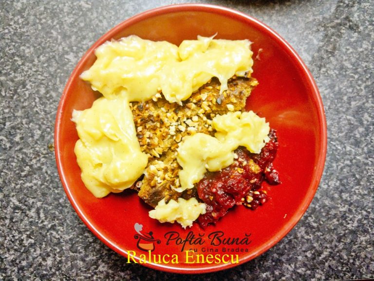 Prajitura crumble cu fructe si crema de vanilie