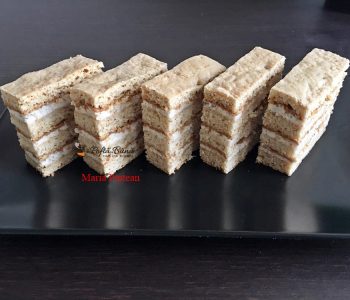 Prajitura foi cu miere de albine, nuca si crema de smantanta