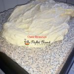 prajitura tosca reteta simpla2 150x150 - Prajitura Tosca cu mac, crema de vanilie, biscuiti si ciocolata