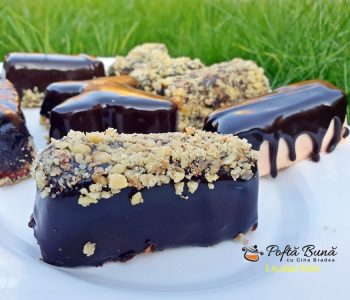 Prajiturele cu mousse de ciocolata alba si jeleu de zmeura