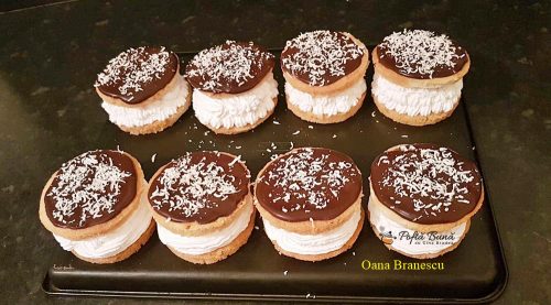 Indiene cu frisca naturala si ciocolata, ca la cofetarie